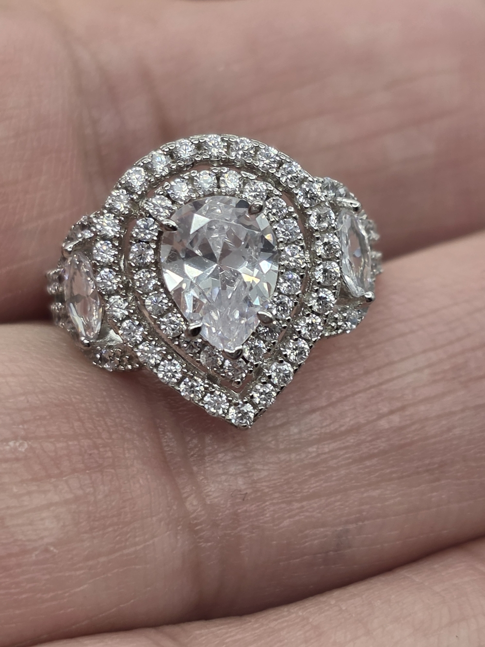 Pear-Shaped 925 Sterling Silver Engagement Ring in White Cz